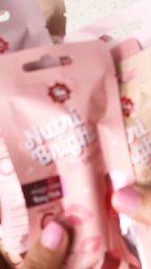 Viva Nutri Lip Serum bikin bibir glossy dan lembut