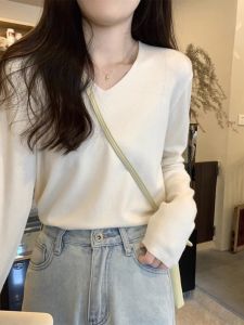 เสื้อสเวตเตอร์คอวีสไตล์เกาหลีสำหรับผู้หญิง ฤดูใบไม้ร่วง/ฤดูหนาว หลวมๆ นุ่มๆ เสื้อชั้นในถัก เสื้อชั้นในสุดเก๋