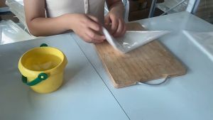 Pipping Bag isi 100 pcs Penghias Kue Decorating Plastic Bag Alat Penghias Kue