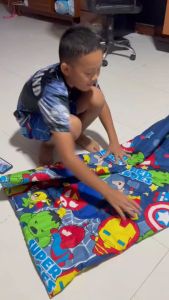 ที่นอนอนุบาลมีหมอนในตัว(ลายชูมฟ้า) แบบตีนตุ็กแก มีสายสะพาย