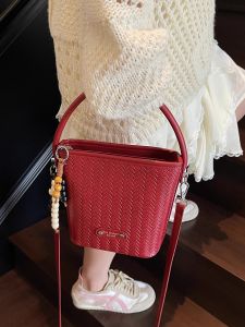 Korean Style Versatile Handheld Bucket Bag Womens 2025 New Retro Woven Bags Fashionable Single Shoulder Slant Cross Bags
