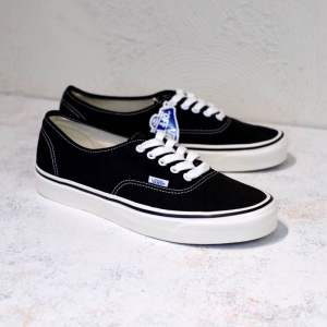 BEST SELLER ! Sepatu Pria dan wanita BlackWhite