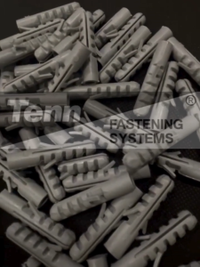 TENN DAKOTA PLUG -High Quality NYLON PLUG with wings lightweight anchor