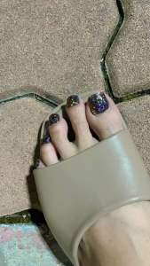 เล็บเท้าสวยฉ่ำ งานกลิตเตอร์สีน้ำตาลเข้ม งานจริงวิ้งวับมาก