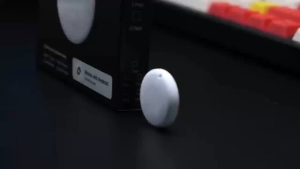 Mini Bluetooth Smart GPS Tracker Works With iPhone Find My App (iOS only) Anti Lost Alarm Tracker Reminder Device Key Finder Child Bag Wallet Finder Water-Resistant Replaceable Battery Car Pet Dog Locator Smart Tag