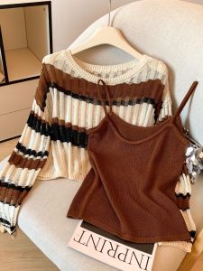 เสื้อถักลายทางแขนยาวสองชิ้นสไตล์ย้อนยุคสำหรับผู้หญิง ชุดฤดูใบไม้ร่วงต้นๆ พร้อมเสื้อกั๊กและเสื้อกั๊กระบาย