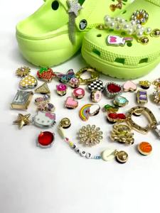 Charm cross Jibbitz Kim Loại Giày Khóa Lỗ Phụ Kiện Giày Hoa Bốn Lá Cỏ Ba Lá Xanh Kim Cương Đá Quý Giày Thời Trang Phụ Kiện Sticker Dép cross