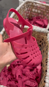 【Ready Stock】New Openwork sandals womens flat non-slip crystal cave shoes wearin