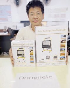 Ready stock RECHARGEABLE FLASH FLOOD LIGHT-WHITE outdoor Protable sport light Warning Light