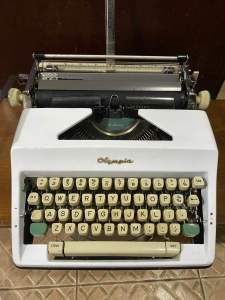 Typewriter different unit availability | With 5 Brandnew ribbon
