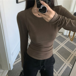 เสื้อยืดแขนยาวทรงสลิมฟิตสำหรับผู้หญิง ฤดูใบไม้ร่วง/ฤดูหนาว เสื้อชั้นในสไตล์อเมริกันแบบใหม่ 2024 เสื้อเชิ้ตชั้นในด้านในด้านนอกแบบสองด้าน