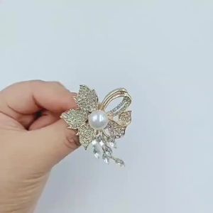 【Fashion Rhinestone Flowers Imitation Pearl Brooches For Women Clothing Coat Jewelry Accessries Gifts】
