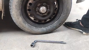 Heavy Duty L Handle Tire Socket Wrench Tyre Rim Nut L Shape Spanner Lug Wrench Spanar Tayar Kereta