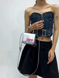 EchoBliss ใหม่สร้างสรรค์โบว์สีตัดกันมินิกระเป๋าสี่เหลี่ยมเล็กสาวหวานกระเป๋าสะพายข้างหญิงซองจดหมายสีแดง