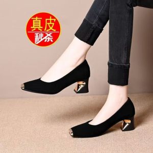 รองเท้าแตะส้นเตี้ยหัวเหลี่ยมสไตล์ฝรั่งเศส รองเท้าแตะสวมสบายสำหรับกลางแจ้งในช่วงฤดูร้อนปี 2025 สำหรับผู้หญิงทุกช่วงวัย