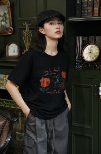 T-Shirt Wanita Hitam Lengan Pendek - Motif Bunga Matahari & Huruf Aesthetic