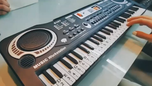 Đàn piano điện tử giáo dục 61 phím dành cho trẻ em mới bắt đầu đa chức năng dành cho bé trai và bé gái