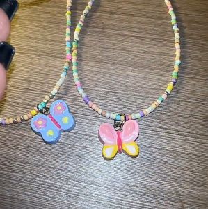 (ร้านไทย) สร้อยลูกปัด จี้ลายผีเสื้อ