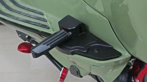 พักเท้าเวสป้า พักเท้าหลัง ที่พักเท้า แต่ง 1 คู่ สําหรับ Vespa รุ่นVESPA Primavera 150、Sprint125、my24 2013-2025 Peg Foot Rest