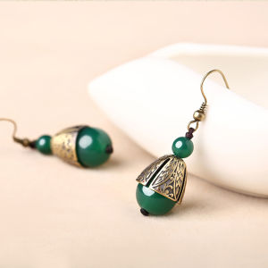 Elegant Green Agate Earrings: A Vintage Jewelry Choice