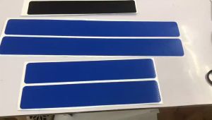 Stiker Karbon Pelindung Pijakan Mobil Anti Gores