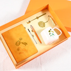 Forbidden City-Themed Gift Set with Insulated Mug & Notebook - Smooth Finish Dotted Lines Perfect for Daily Office Use & Corporate Gifting