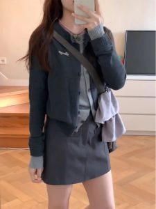 เสื้อคาร์ดิแกนถักสีบล็อกหรูหราสำหรับผู้หญิง เสื้อคลุมกันหนาวแบบสวมหัวแขนยาวคอตั้ง ทรงหลวม สไตล์เกาหลี ฤดูใบไม้ร่วง 2024