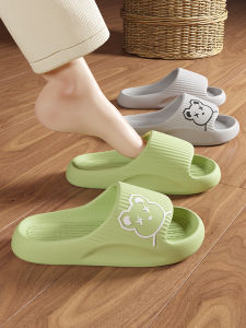 รองเท้าแตะพื้นยางลายการ์ตูนสำหรับผู้หญิงในช่วงฤดูร้อนปี 2024 รองเท้าแตะพื้นยางกันลื่นสำหรับใส่ในบ้านและห้องน้ำ รองเท้าแตะแบบสวมสำหรับคุณแม่และลูก