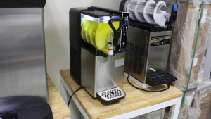 เครื่องสเลอปี้ เครื่องปั่นเกล็ดหิมะ ขนาด 3 ลิตร(3L1) Slush machine รุ่น XR-1 รับประกัน 1 ปีเต็ม