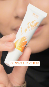 Lip Potion Cold Fire SR12 merawat bibir agar tidak kering membantu memberikan warna pada bibir dan menjaga kelembaban bibir
