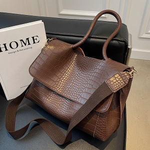 กระเป๋าสะพายข้างผู้หญิงความจุขนาดใหญ่ กระเป๋าสะพายข้างแบบมีสายรัดด้านล่าง กระเป๋าถือสำหรับเดินทางแบบลำลอง กระเป๋าถือแบบทรงกล่อง กระเป๋าหนัง PU ทรงอื่นๆ