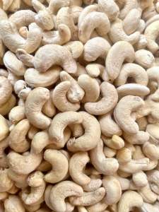 KACANG METE MENTAH UTUH 1KG