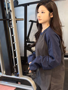 เสื้อยืดคอกลมแขนยาวหลวมๆ สีบล็อกสไตล์เกาหลีสำหรับผู้หญิงไซส์ใหญ่ สีน้ำเงินเข้ม เสื้อชั้นในลำลอง แขนยาว ทรงหลวม เสื้อชั้นใน