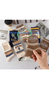 Tất Nam Nữ Cổ Trυng Ulzzang Họa Tiết Sọc Chữ Số Phong Cách Retro Hàn Quốc Vintage 76 1988 Arizona Human 8 Margarett Freesize 36-43 Cotton Co Giãn Thoải Mái Dễ Phối Đồ Chất Liệu Cao Cấp Mềm Mại Thấm Hút Mồ Hôi