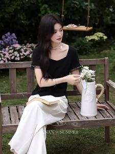 Áo thun đen nữ mùa hè dáng ôm