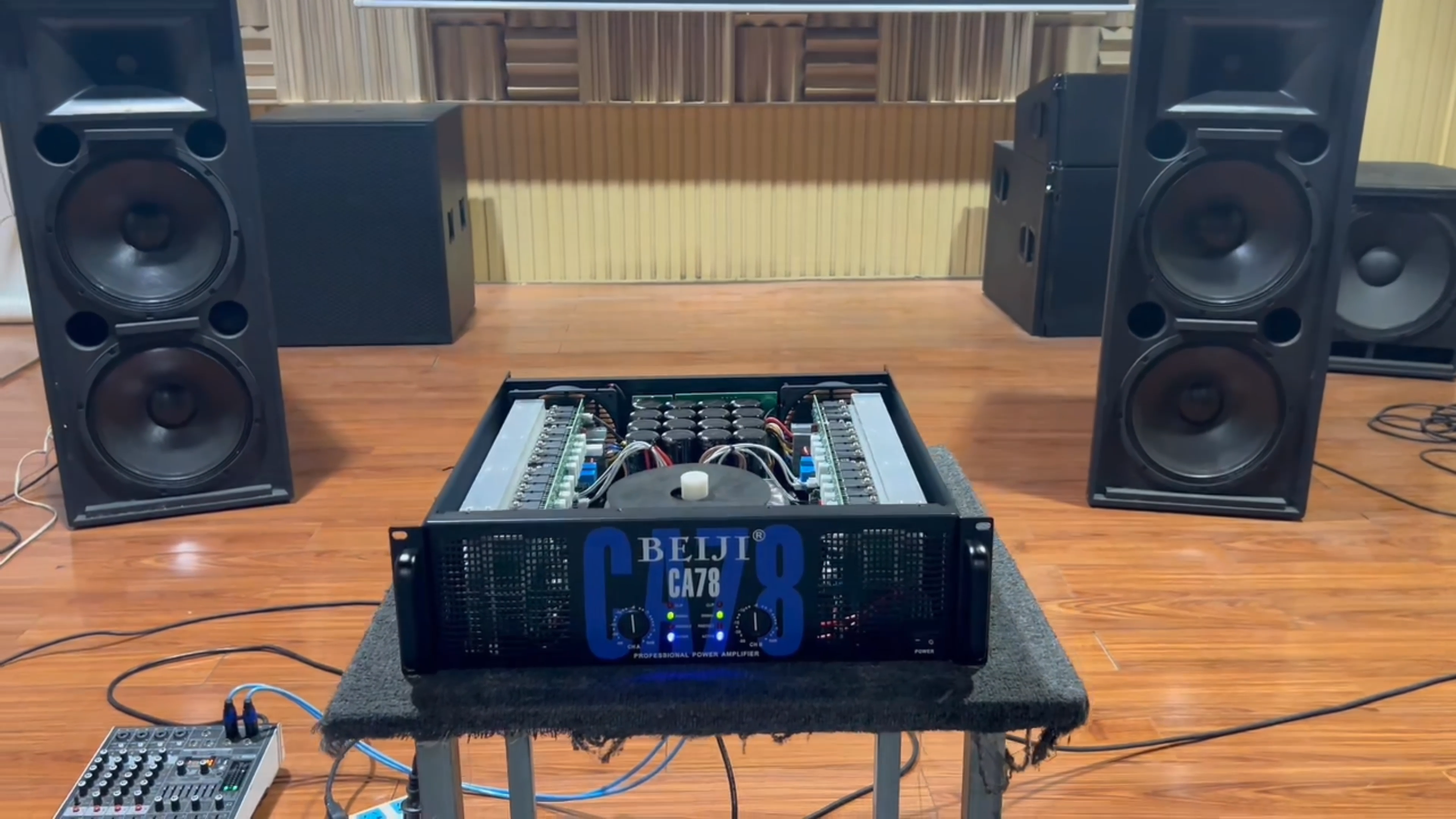 BEIJI CA78 3U Dalawang-channel na Mataas na Kapangyarihang Propesyonal na Amplifier 8 ohms 1900 watts x 2 RMS