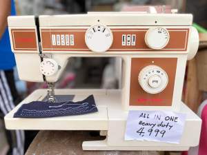 Sewing machine with footcontrol fullymetal