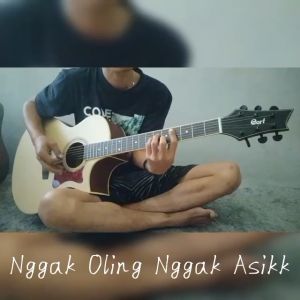 Gitar Akustik Elektrik Cutaway Warna Natural & Hitam – Model Lancip Elegan Murah
