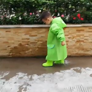 🌧️ ถุกที่สุด!! เสื้อกันฝนเด็กลายการ์ตูนน่ารัก เนื้อผ้าหนา เสื้อกันฝน ทารกชายและหญิงสามารถสวมใส่ได้  (เหมาะสำหรับ 90-130cm.)