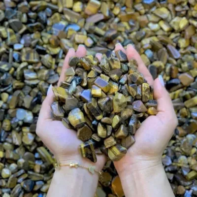 Đá Thạch Anh Vụn tự nhiên phong thủy dùng để rải nền thanh tẩy hổ trợ thu hút may mắn tài lộc vượng khí...