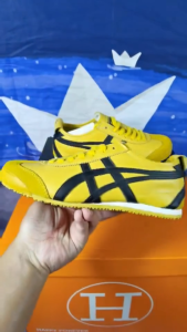 【100% original】mens sports shoes Running shoes Korean fashion 2025 new rubber casual shoes Waterproof and non-slip mens shoes trendy shoes new soft sole black leather sports shoes sneakers