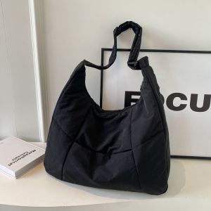 Fashionable Casual Large Capacity Ladies Shoulder Bag Commuter Bag Tote Bag Canvas Material Zipper Closure Daily Use