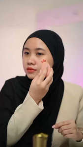B ERL FINE&FAIRNESS CREAM Foundation Super ringan