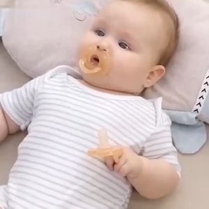 Newborn Soft Silicone Soothie Pacifier Anti-flatulence Food  Nipple