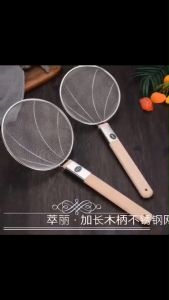 กระชอนสแตนเลสด้ามไม้