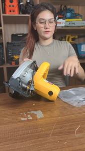 DeWalt 5806 Circular Saw - Collaborative Tools with Free Blade