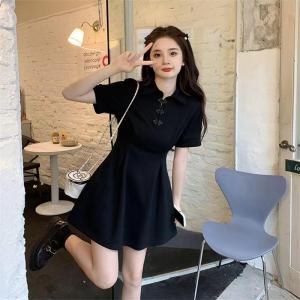 ชุดเดรสคอโปโลสไตล์ย้อนยุคสำหรับผู้หญิงในฤดูร้อน กระโปรงสั้นทรงเอ ทรงหลวม ทรงหลวม ไซส์ใหญ่ เอวสูง สไตล์จีนใหม่