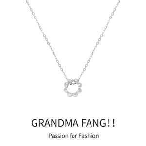 Korean Style Simple Fashion Circle Flower Pendant Clavicle Chain Lightweight Luxury Titanium Steel Necklace Womens Jewelry