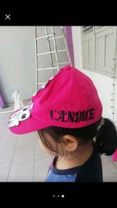 topi kerakter plus nama