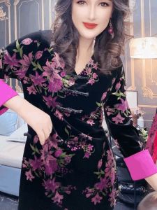 Gold Velvet Floral Buckle Mid Length Long Length T-shirt Female Classy Slit Underwear Blouse Western Style V-neck Velvet Retro Tops Tide